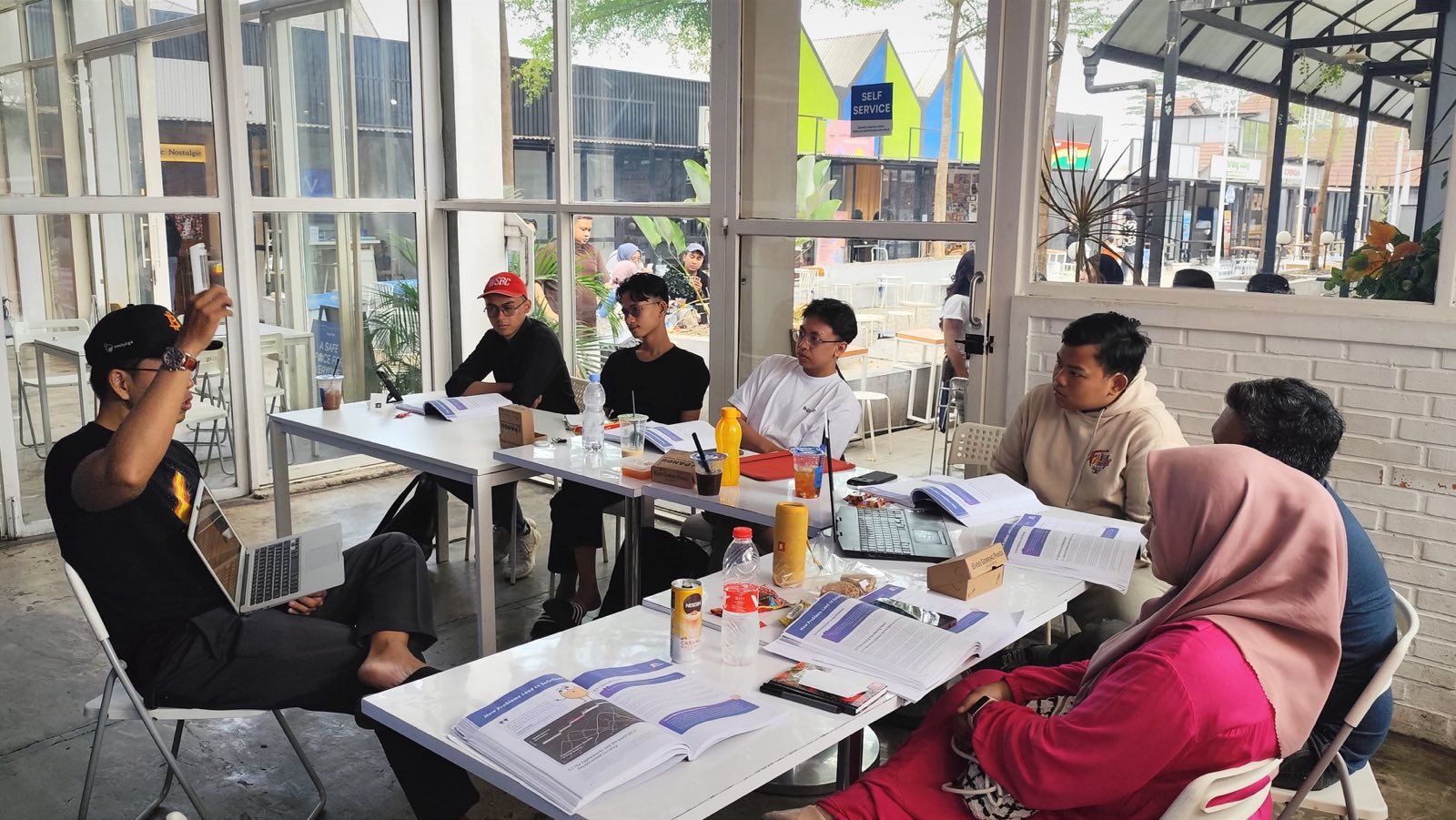 Bitcoin Pertama Aku 4 Students of a My First Bitcoin Diploma class in Indonesia during a session